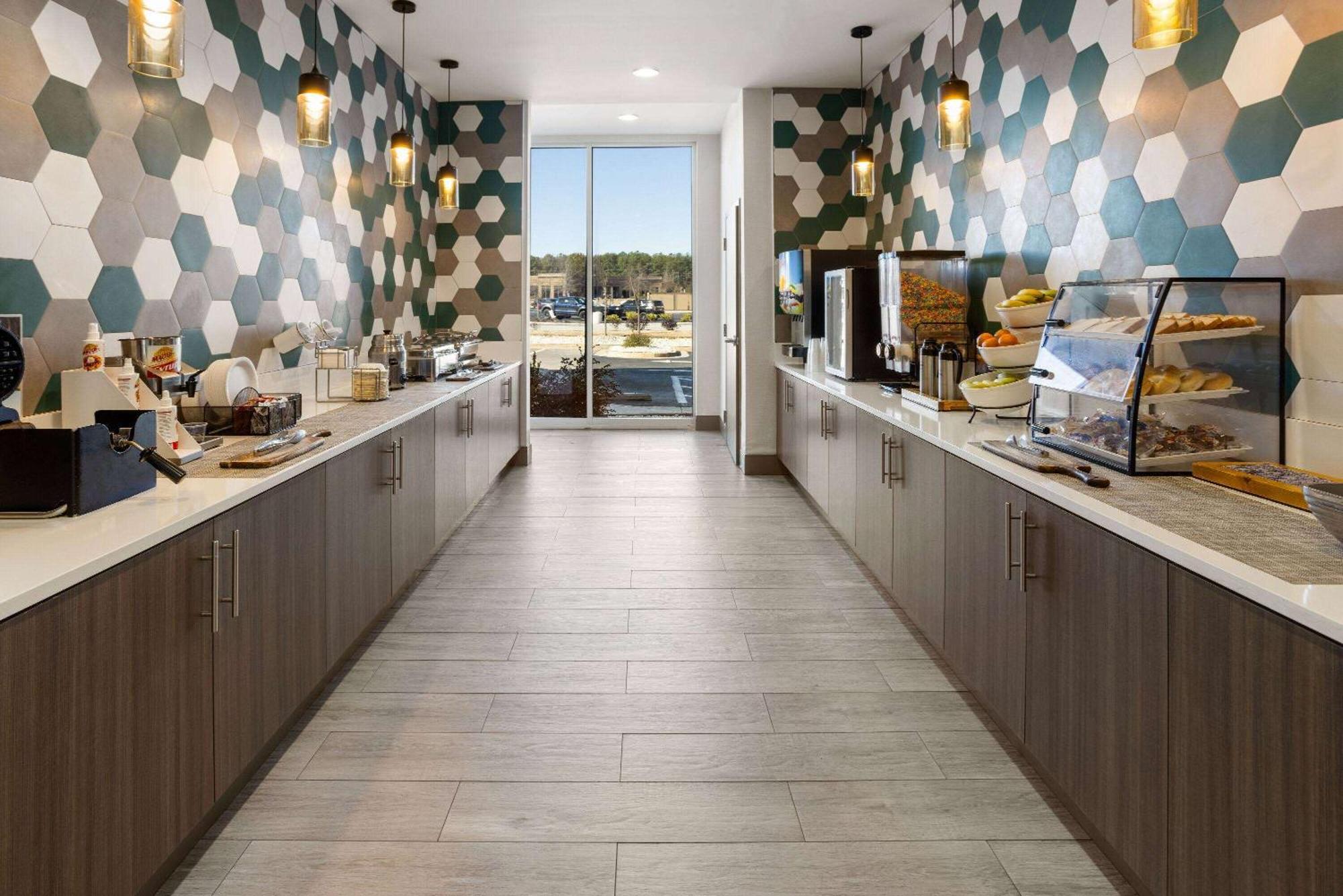 La Quinta Inn & Suites By Wyndham Locust Grove Bagian luar foto
