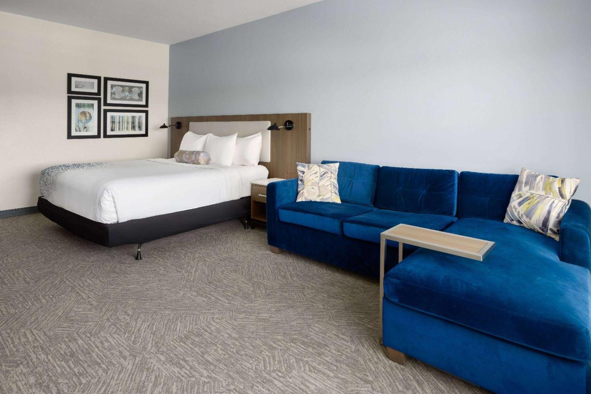 La Quinta Inn & Suites By Wyndham Locust Grove Bagian luar foto