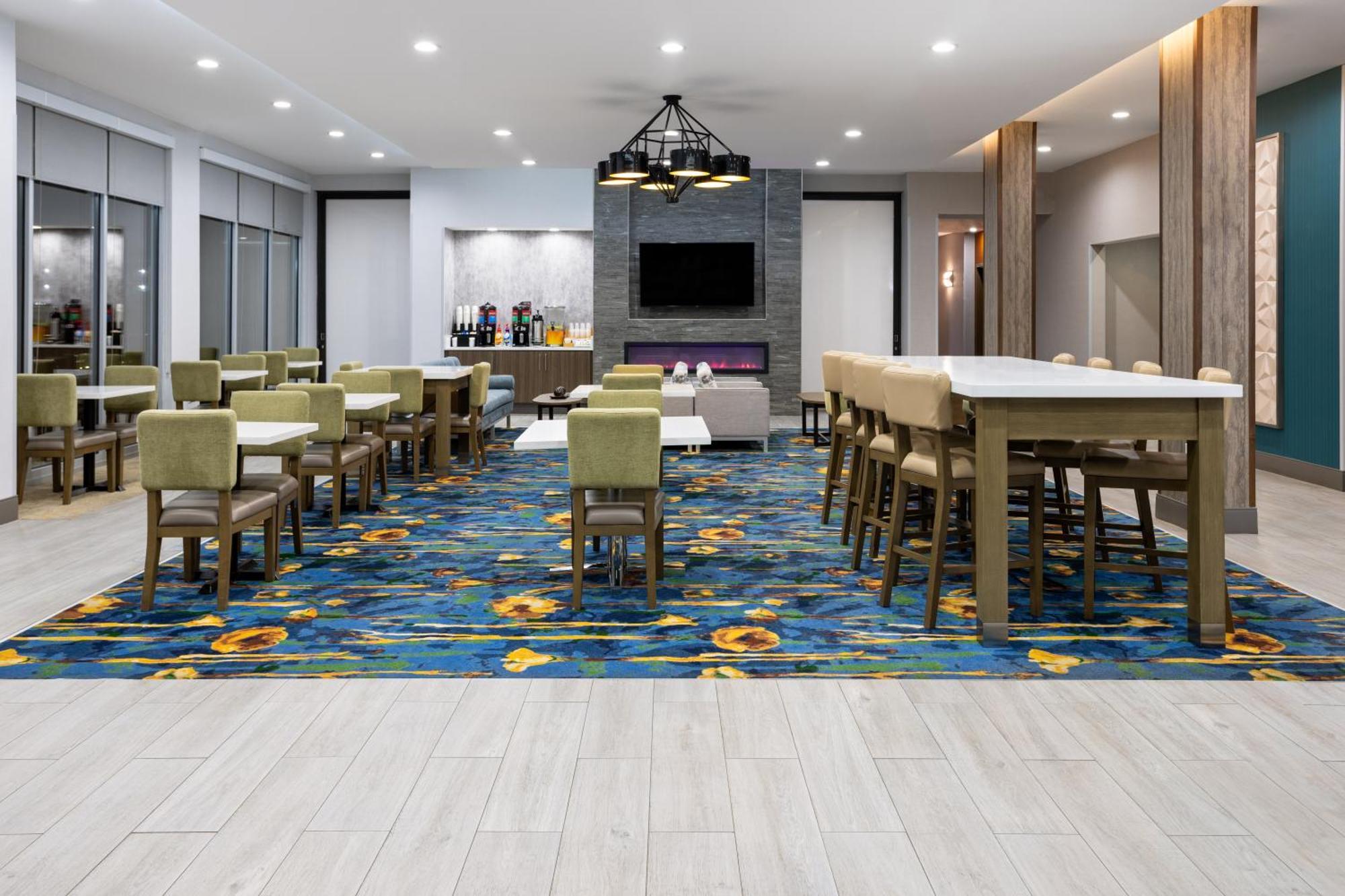 La Quinta Inn & Suites By Wyndham Locust Grove Bagian luar foto